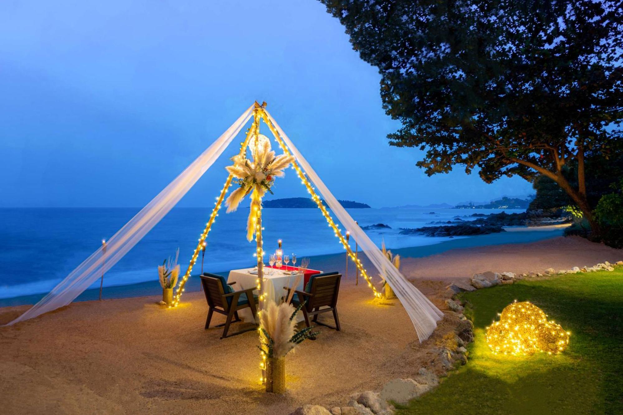 Hotel Hyatt Regency Koh Samui Chaweng  Esterno foto A romantic dinner on the beach
